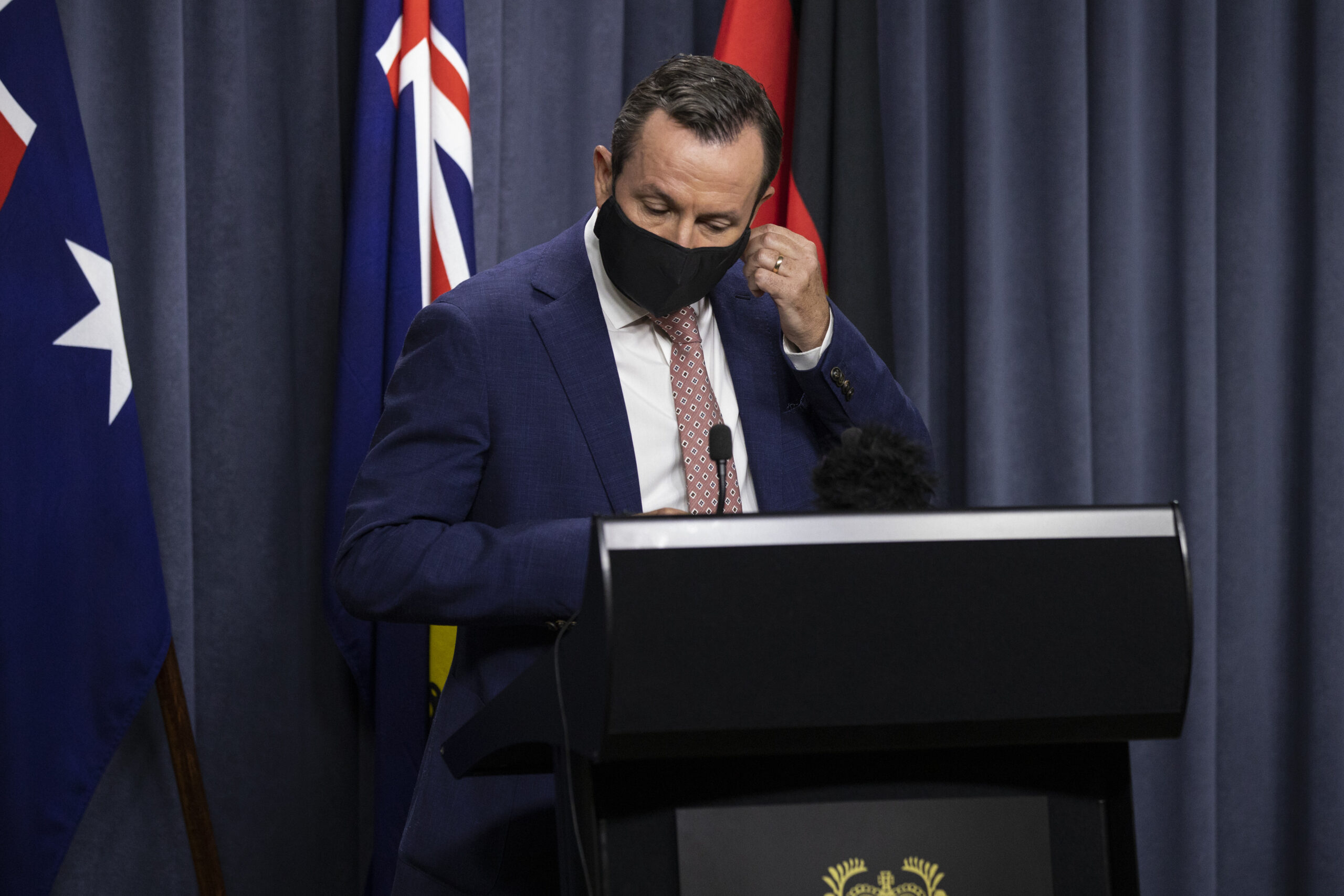 PERTH, AUSTRALIA - JANUARY 31: Premier Mark McGowan arrives wearing a mandatory face mask to Dumas House Press Room on January 31, 2021 in Perth, Australia. Premier Mark McGowan has announced a five day lockdown across the Perth, Peel and South West regions of Western Australia, effective from 6pm local time on Sunday 21 January. The lockdown measures come following the discovery of a positive COVID-19 case in a worker at a quarantine hotel. (Photo by Matt Jelonek/Getty Images)